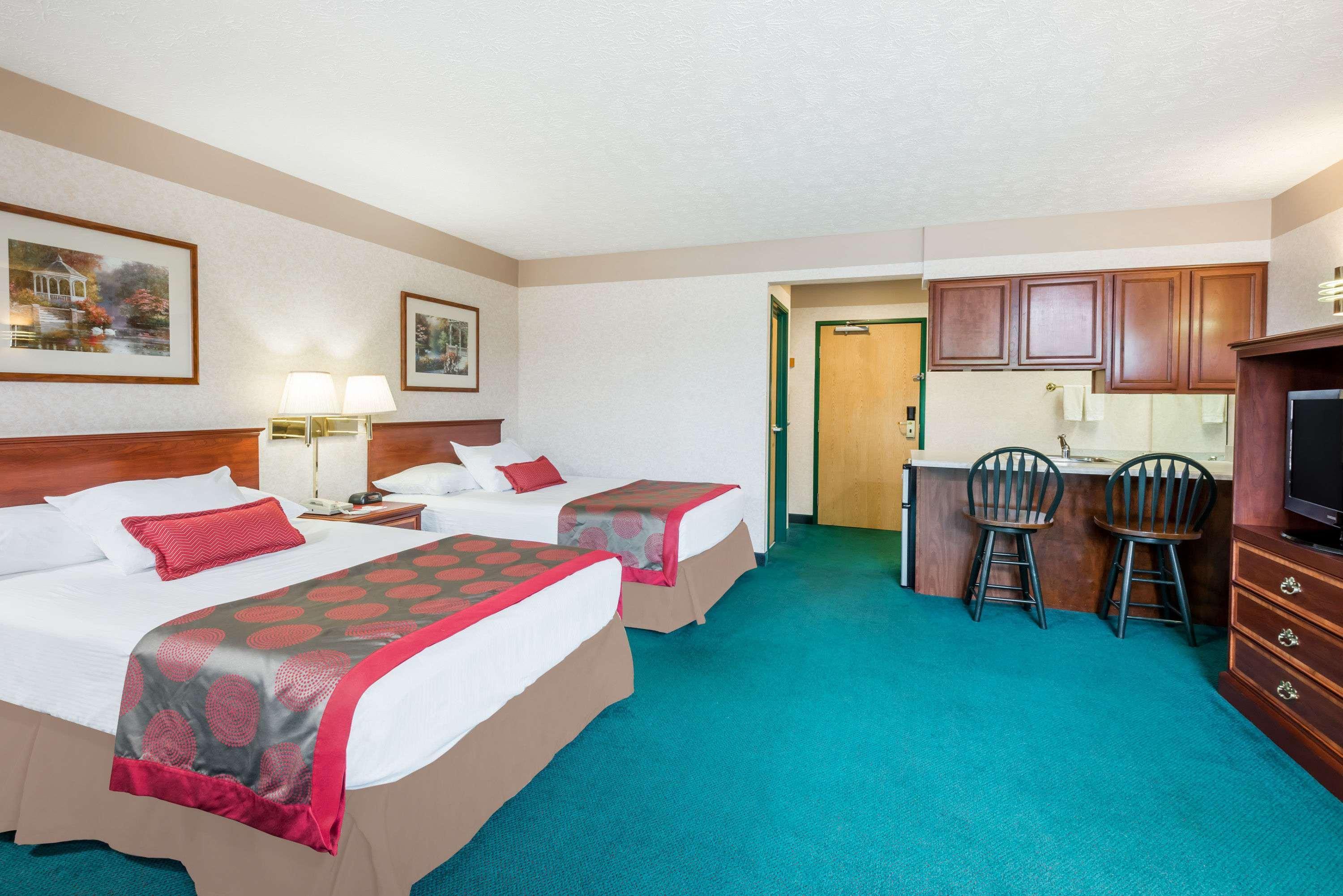 Ramada By Wyndham Strasburg Dover Esterno foto